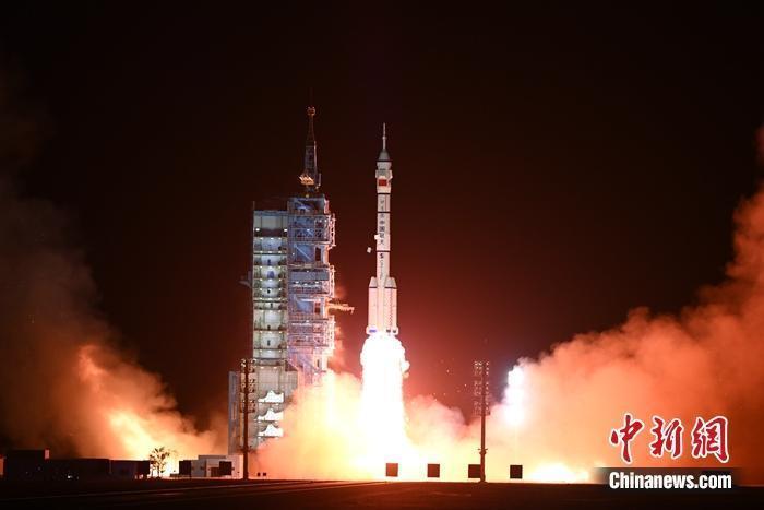 神舟十五号载人飞船发射成功的新闻
