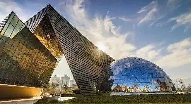 作为最具代表性的地标建筑,其独特的建筑风格融合了中西文化的精髓所在。澳门最精准免费资料大全旅游团香港